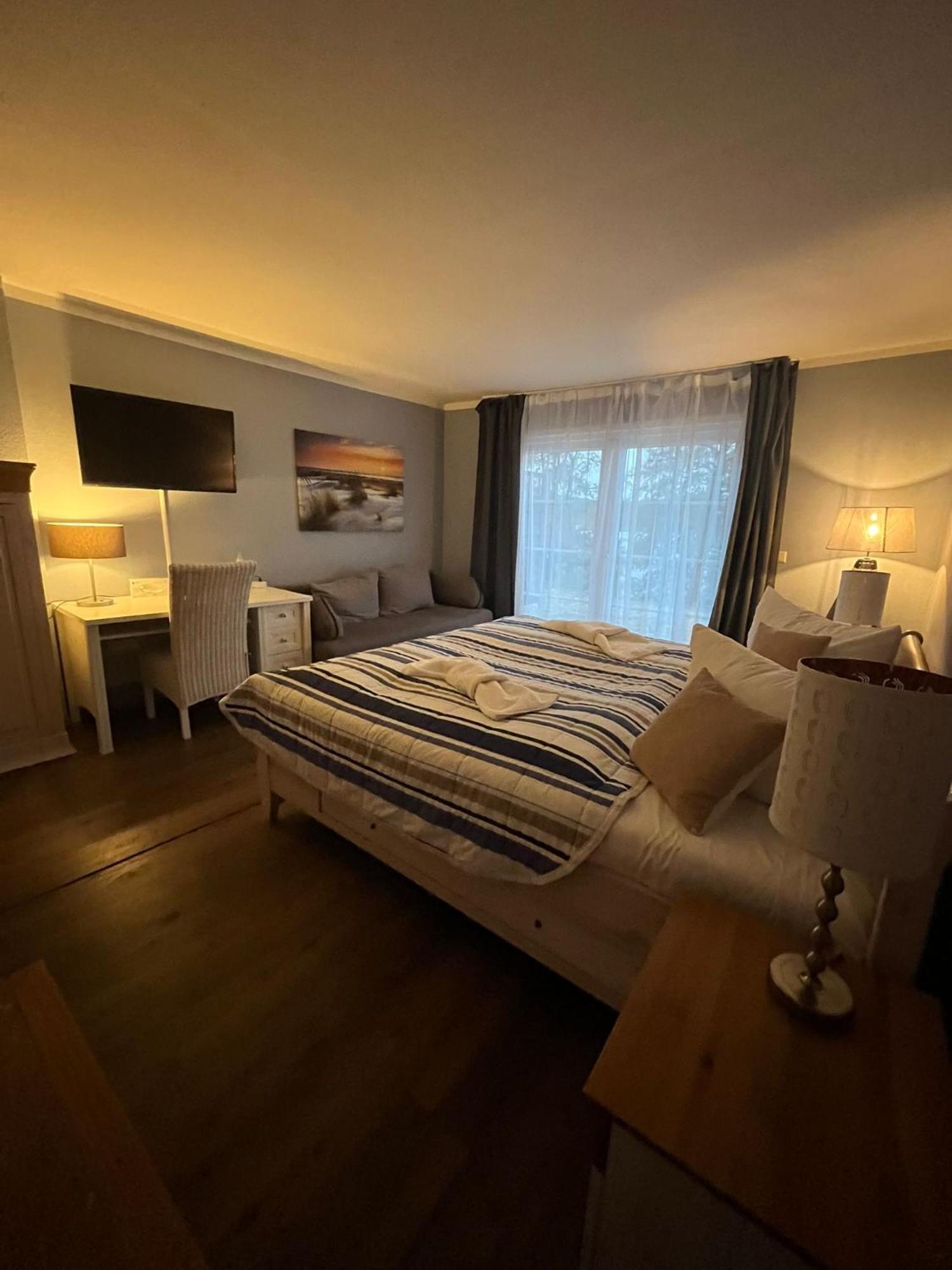 Strandhotel Vier Jahreszeiten Buckow Buitenkant foto