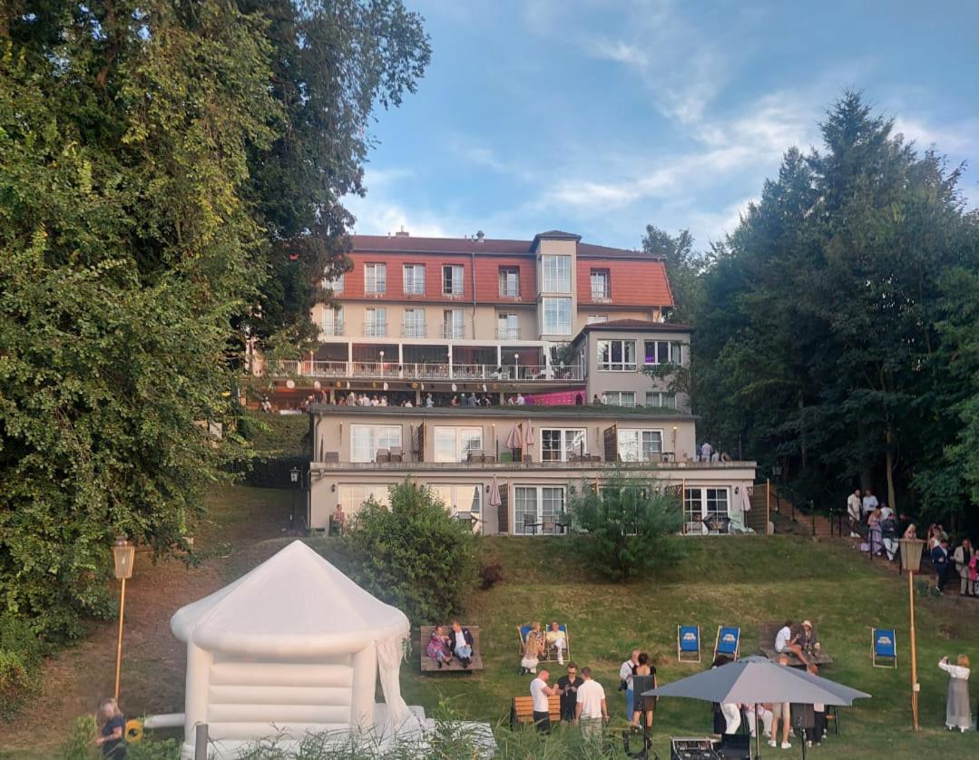 Strandhotel Vier Jahreszeiten Buckow Buitenkant foto