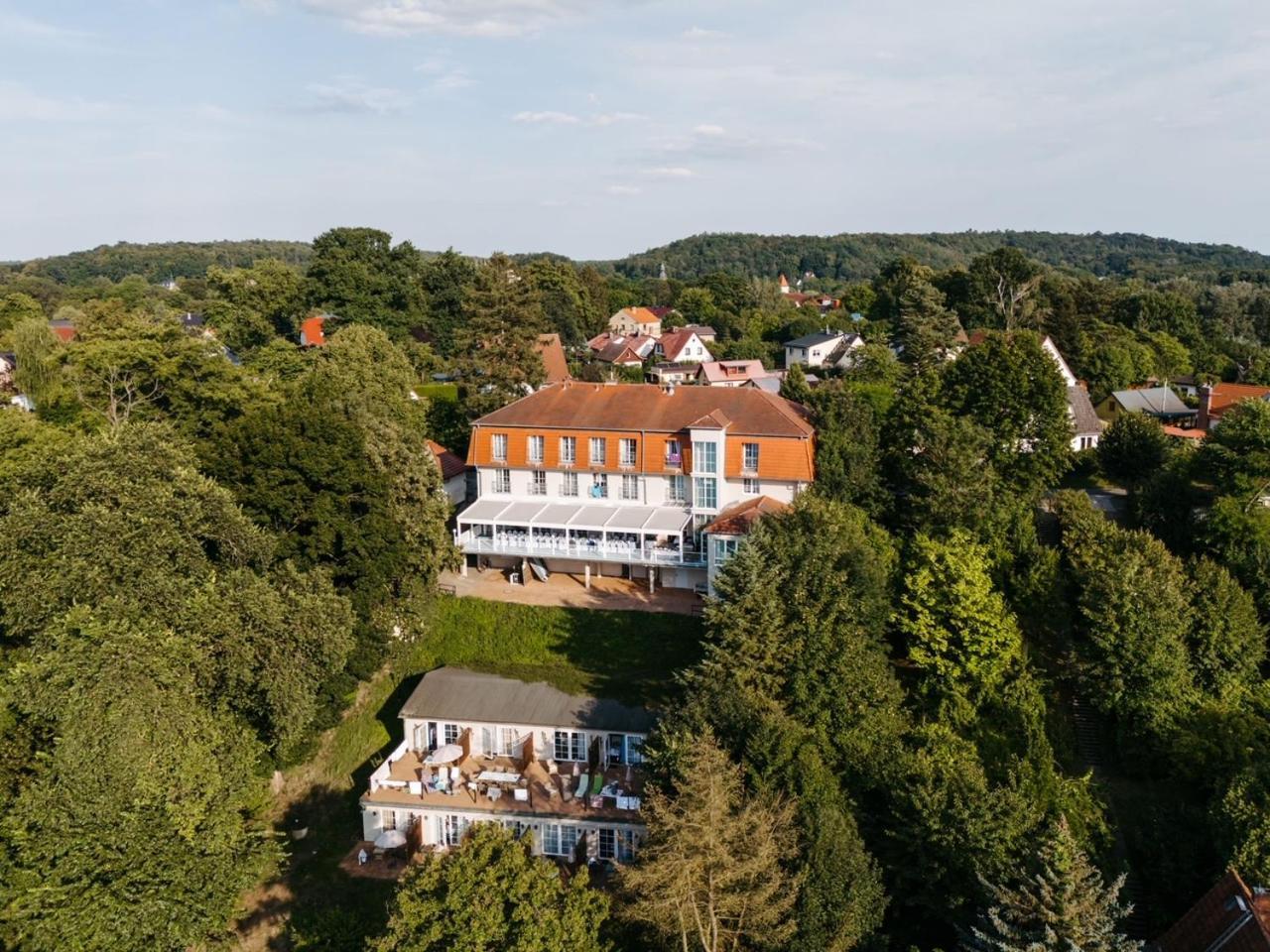 Strandhotel Vier Jahreszeiten Buckow Buitenkant foto