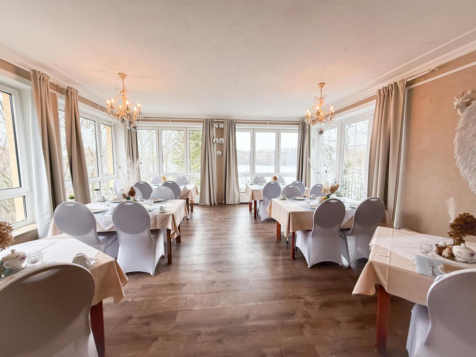 Strandhotel Vier Jahreszeiten Buckow Buitenkant foto